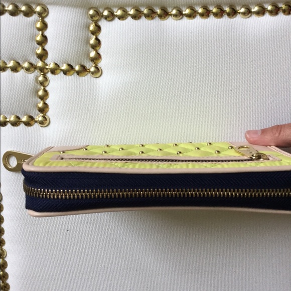 🥥Juicy Couture Neon Green Quilted Wallet🥥 - Picture 8 of 8